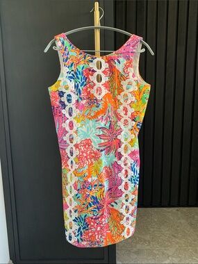 Lilly Pulitzer lace and flower print dress - size 8 fits smaller